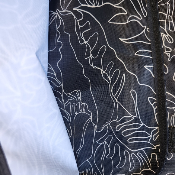 Like new Thirty one hot cold duffle bag - Picture 4 of 7